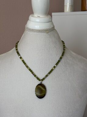 Vintage-Style Olive Green Beans Crystal & Banded Agate Pendant Necklace